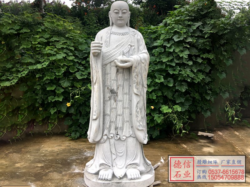 菩萨石雕像